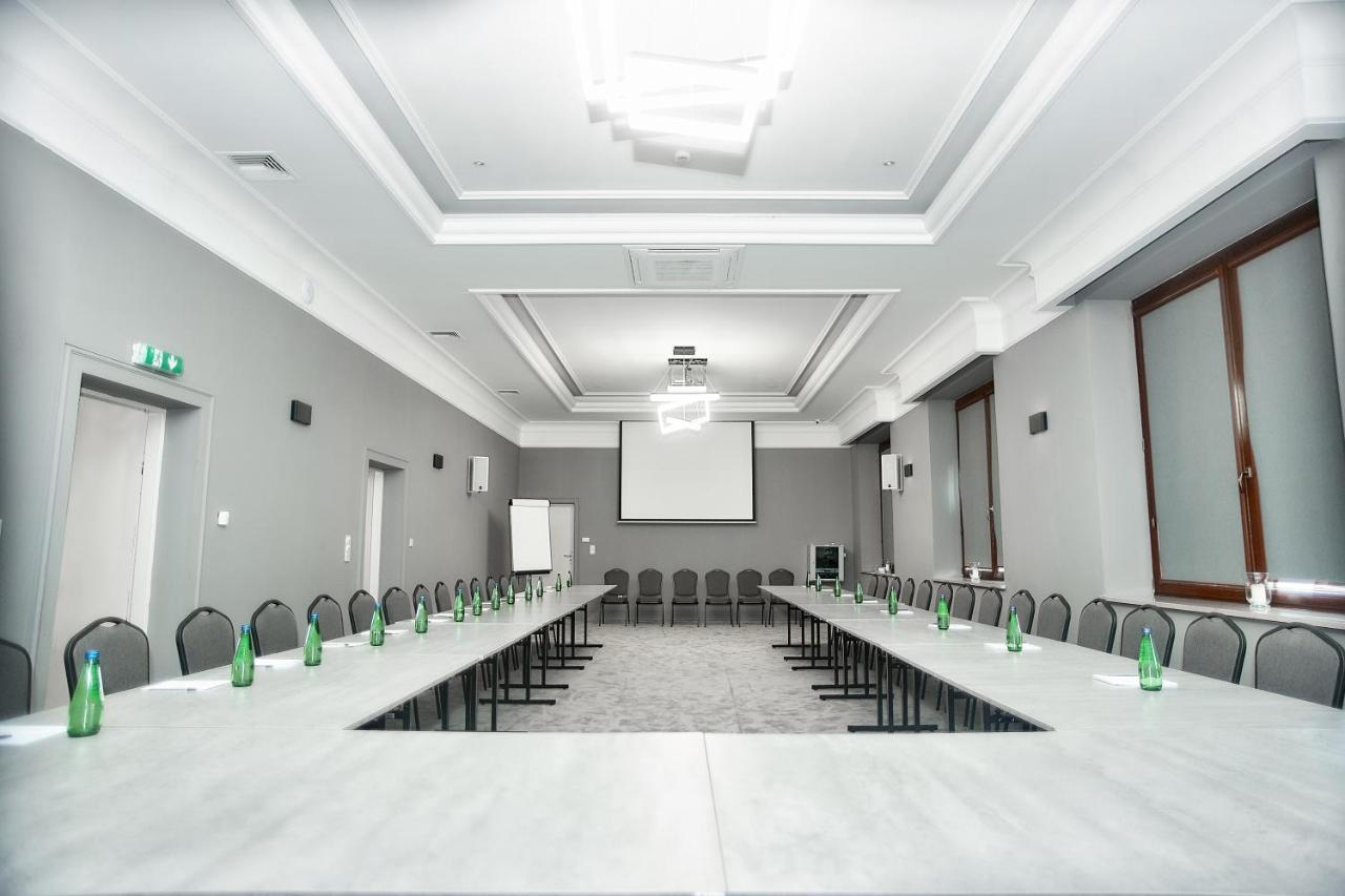 Hotel Sphinx Zabia Wola Dış mekan fotoğraf